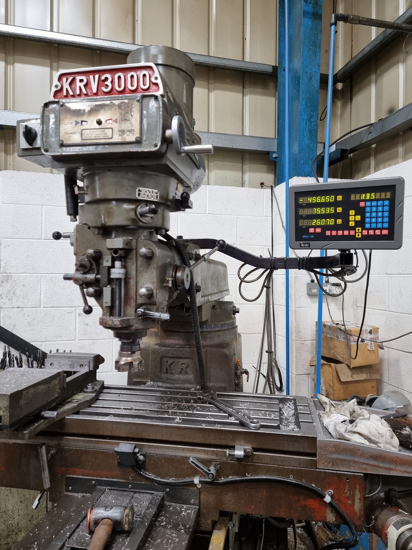 KRV-3000-Turret-milling-machine-with-DRO